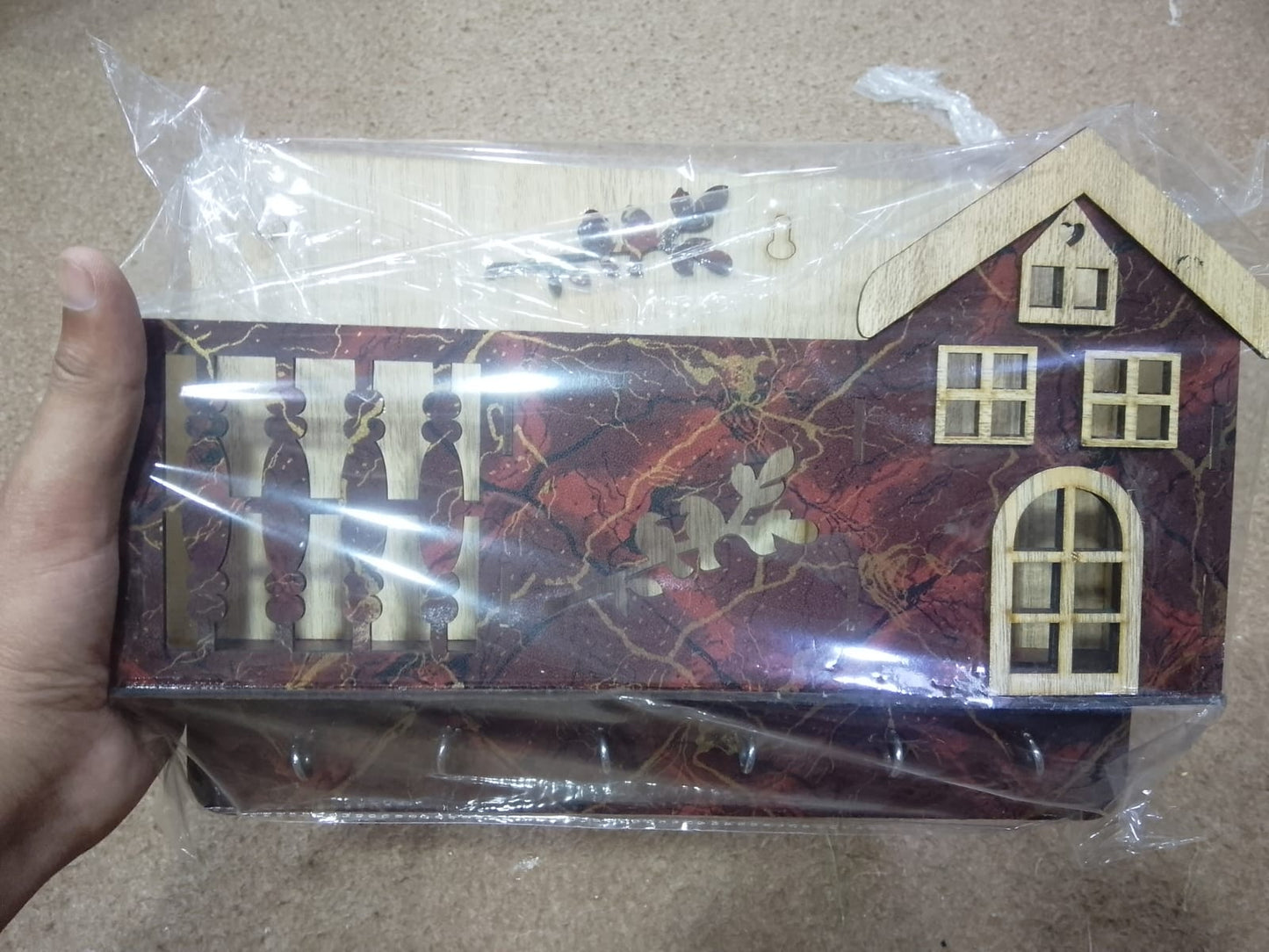 Decorative Wooden House Key Holder – Wall Mounted Key Organizer with 6 Hooks & Marble Finish Design